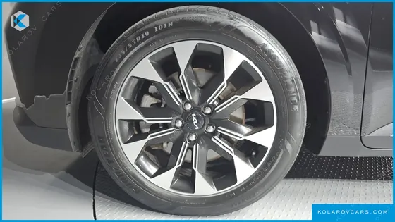 KIA CARNIVAL DIESEL 9-SEATER PRESTIGE