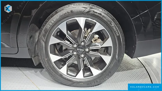 KIA CARNIVAL DIESEL 9-SEATER PRESTIGE
