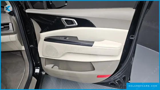 KIA CARNIVAL DIESEL 9-SEATER PRESTIGE