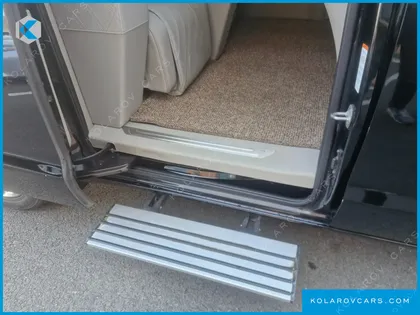 KIA CARNIVAL 7-SEATER LIMOUSINE