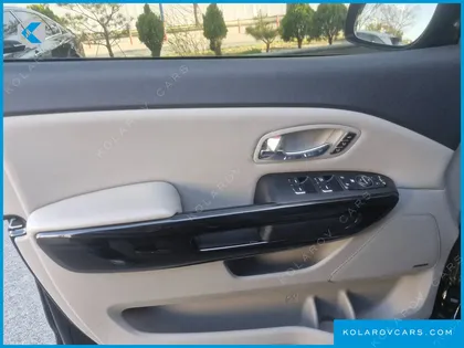 KIA CARNIVAL 7-SEATER LIMOUSINE