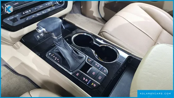 KIA CARNIVAL 7-SEATER LIMOUSINE