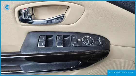 KIA CARNIVAL 7-SEATER LIMOUSINE