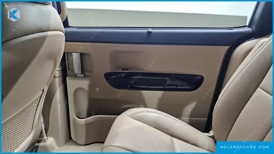 KIA CARNIVAL 7-SEATER LIMOUSINE