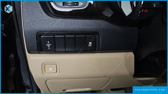 KIA CARNIVAL 7-SEATER LIMOUSINE