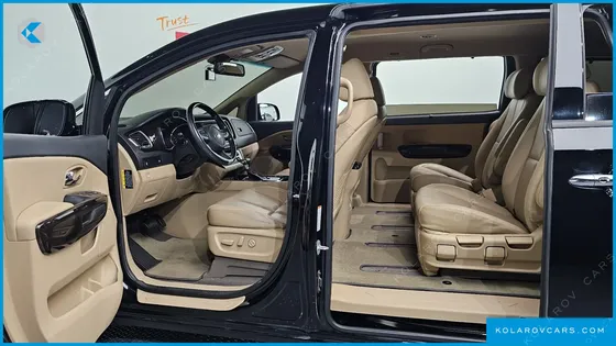 KIA CARNIVAL 7-SEATER LIMOUSINE