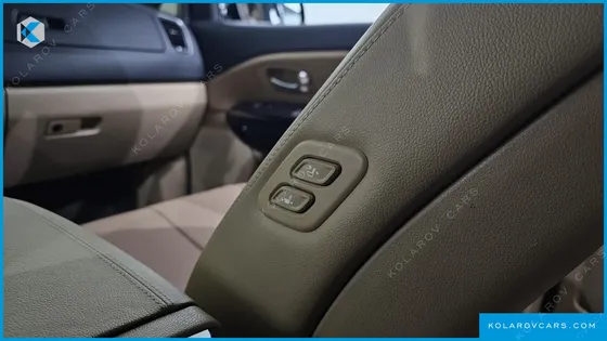 KIA CARNIVAL 7-SEATER LIMOUSINE