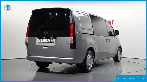 HYUNDAI STARIA CARGO 5-SEATER