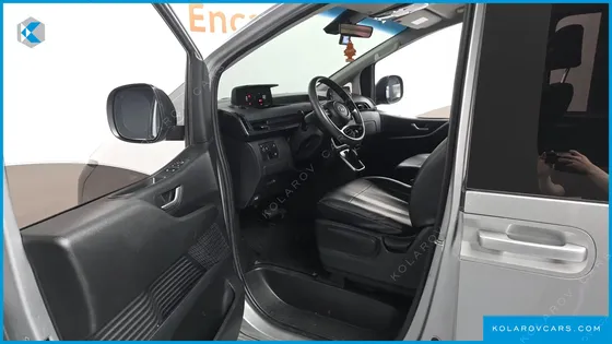 HYUNDAI STARIA CARGO 5-SEATER