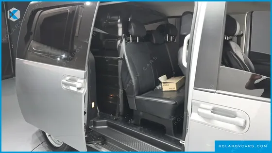 HYUNDAI STARIA CARGO 5-SEATER