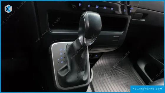 HYUNDAI STARIA CARGO 5-SEATER