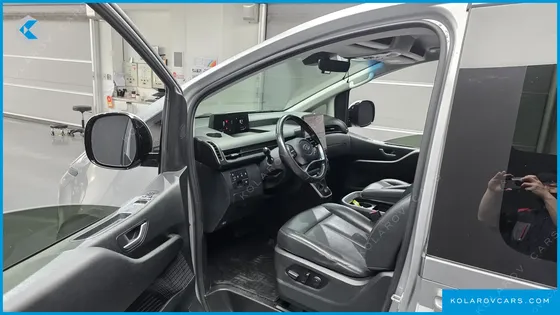 HYUNDAI STARIA CARGO 5-SEATER