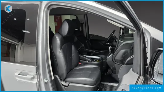 HYUNDAI STARIA CARGO 5-SEATER