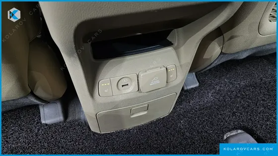 KIA CARNIVAL 9-SEATER NOBLESSE SPECIAL
