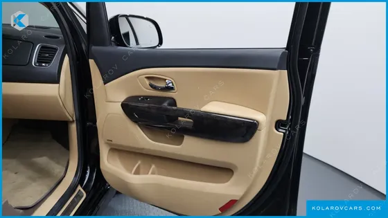 KIA CARNIVAL GASOLINE 9-SEATER HI-LIMOUSINE