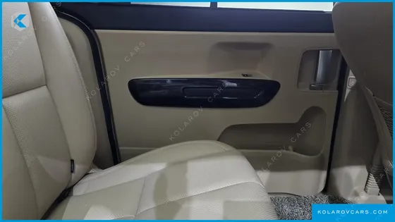 KIA CARNIVAL 9-SEATER NOBLESSE SPECIAL