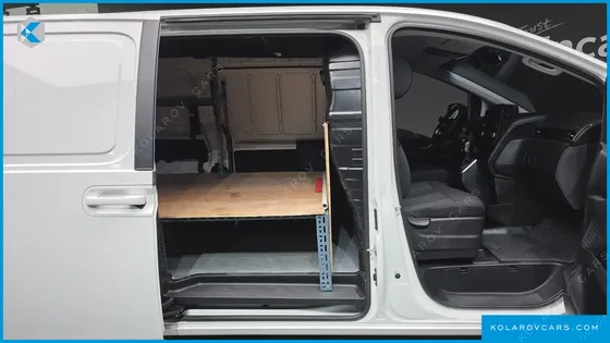 HYUNDAI STARIA CARGO 3-SEATER