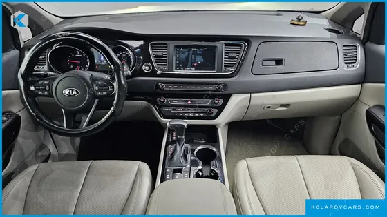 KIA CARNIVAL 7-SEATER LIMOUSINE