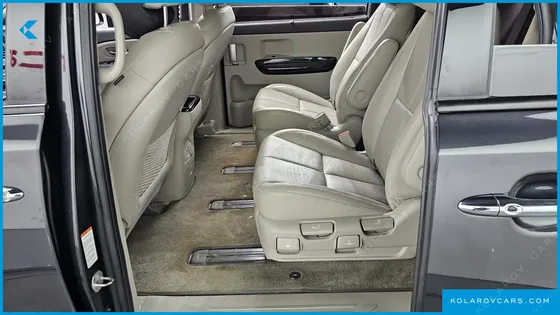 KIA CARNIVAL 7-SEATER LIMOUSINE