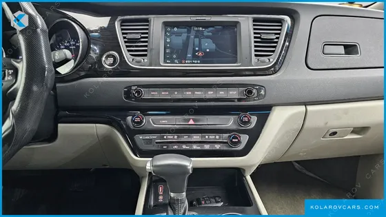 KIA CARNIVAL 7-SEATER LIMOUSINE