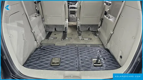 KIA CARNIVAL 7-SEATER LIMOUSINE