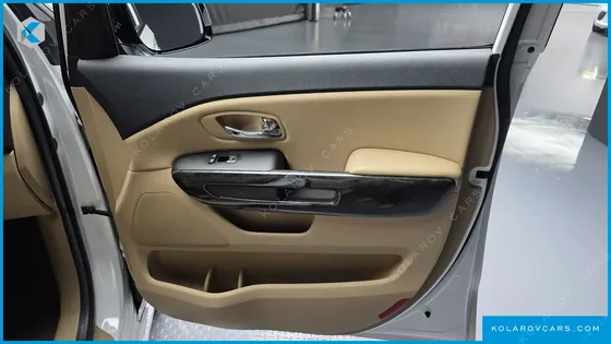 KIA CARNIVAL 9-SEATER HI-LIMOUSINE