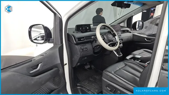 HYUNDAI STARIA CARGO 5-SEATER