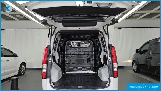 HYUNDAI STARIA CARGO 5-SEATER
