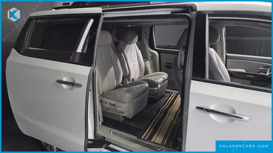 KIA CARNIVAL 7-SEATER LIMOUSINE
