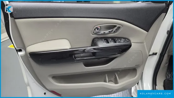 KIA CARNIVAL 7-SEATER LIMOUSINE