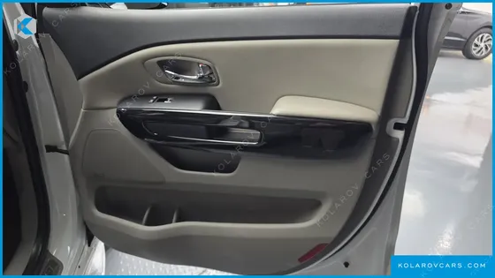 KIA CARNIVAL 7-SEATER LIMOUSINE