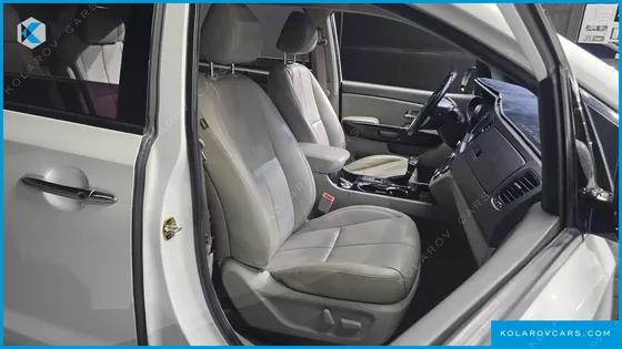 KIA CARNIVAL 7-SEATER LIMOUSINE