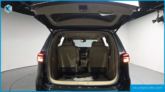 KIA CARNIVAL 9-SEATER NOBLESSE SPECIAL