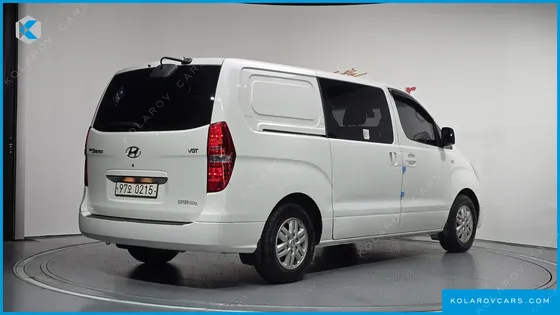 HYUNDAI STAREX 5-SEATER VAN
