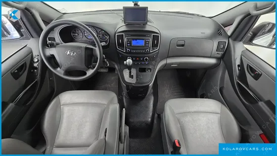 HYUNDAI STAREX 5-SEATER VAN