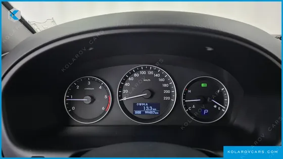 HYUNDAI STAREX 5-SEATER VAN