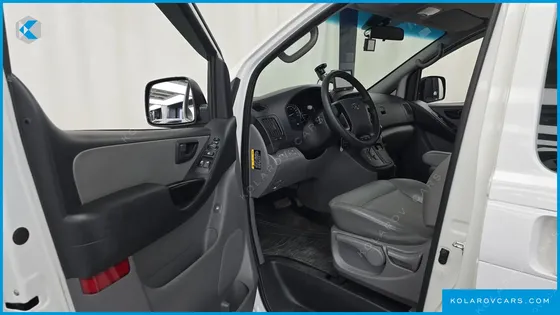 HYUNDAI STAREX 5-SEATER VAN