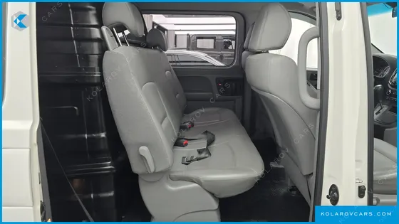 HYUNDAI STAREX 5-SEATER VAN