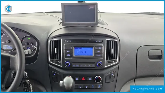 HYUNDAI STAREX 5-SEATER VAN