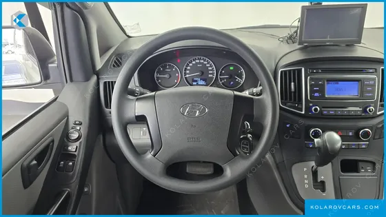 HYUNDAI STAREX 5-SEATER VAN