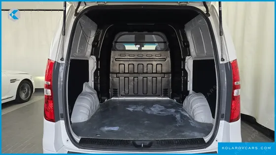 HYUNDAI STAREX 5-SEATER VAN