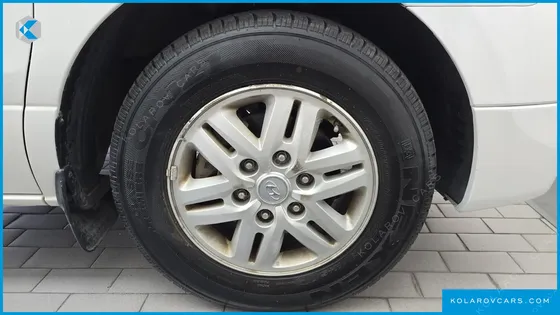 HYUNDAI STAREX 5-SEATER VAN