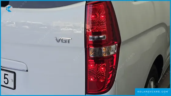 HYUNDAI STAREX 5-SEATER VAN