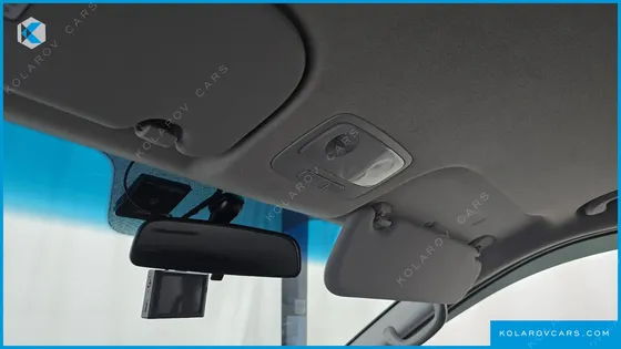 HYUNDAI STAREX 5-SEATER VAN