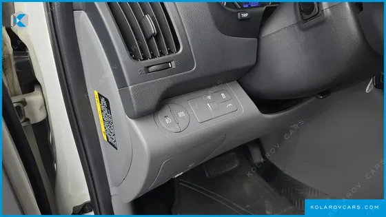 HYUNDAI STAREX 5-SEATER VAN