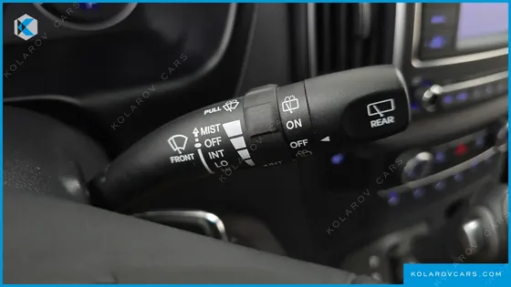 HYUNDAI STAREX 5-SEATER VAN