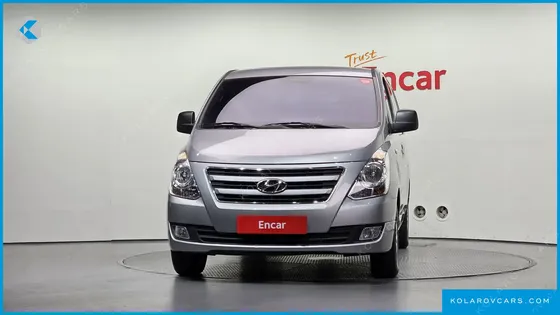 HYUNDAI STAREX 5-SEATER VAN