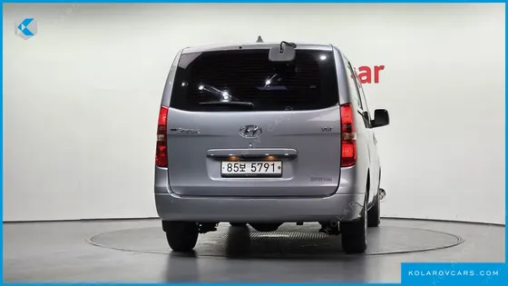 HYUNDAI STAREX 5-SEATER VAN