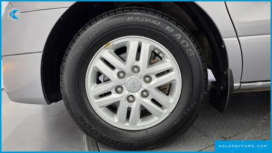 HYUNDAI STAREX 5-SEATER VAN
