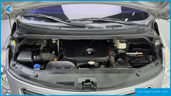 HYUNDAI STAREX 5-SEATER VAN